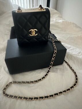 CHANEL Black Quilted Lambskin Mini Crossbody with Gold Chain